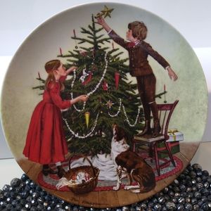 Vintage 1983 Edwin M Knowles Christmas Collector P